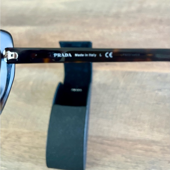 Prada tortoise shell cat eye sunglasses in mint condition - Picture 4 of 8